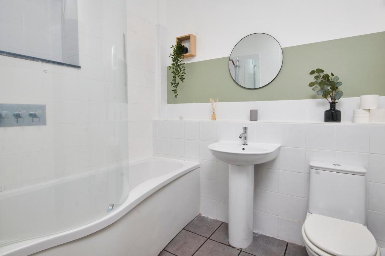 Wonderful Apartment In Bath With Garden - Sleeps 8 Eksteriør bilde